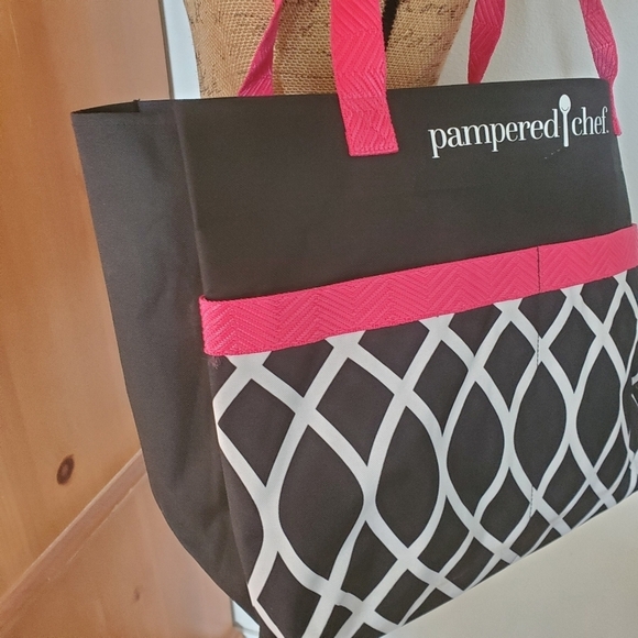 Pampered Chef XL Heavy Duty Consultant Divided Pink White & Black Tote Bag EUC* - Picture 2 of 6